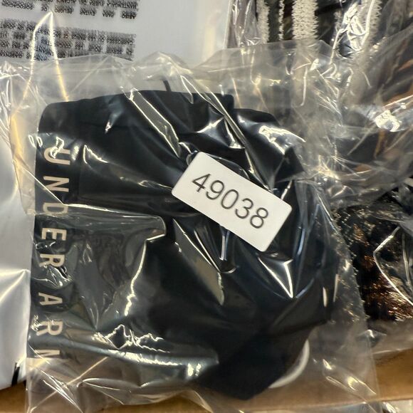 Under Armour Activewear Sport Bra Women M Medium Black Push Up Racerback Active - Picture 3 of 3